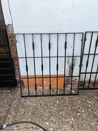2 Rejas hierro macizo, y gruesas, precio por unida