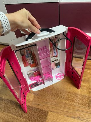 Armario Barbie portátil