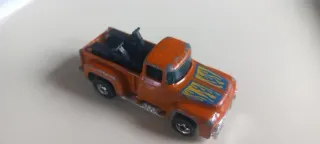 Hot Wheels Pick-up con 2 moto