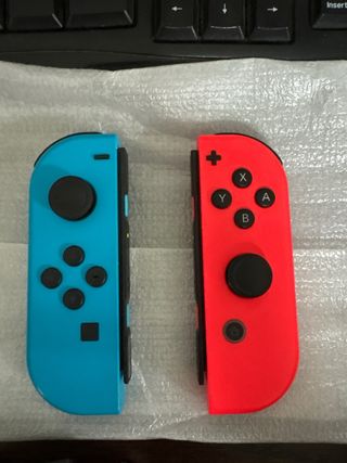 Nintendo Switch - 3 mandos, 2 juegos