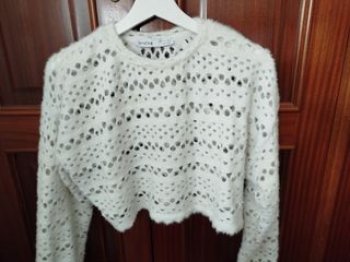 Suéter Bershka blanco, corto, calado