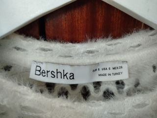Suéter Bershka blanco, corto, calado