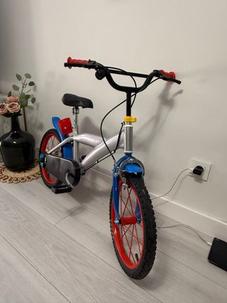 Bicicleta niño, prácticamente nueva.
