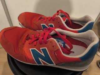 Zapatillas New Balance rojas y azules