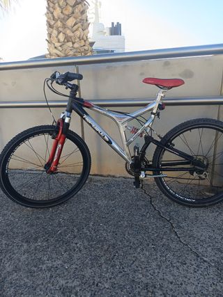 Bicicleta montaña doble suspensión