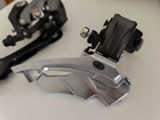 Pack cambios Shimano Altus.
