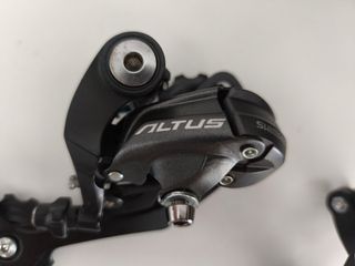 Pack cambios Shimano Altus.
