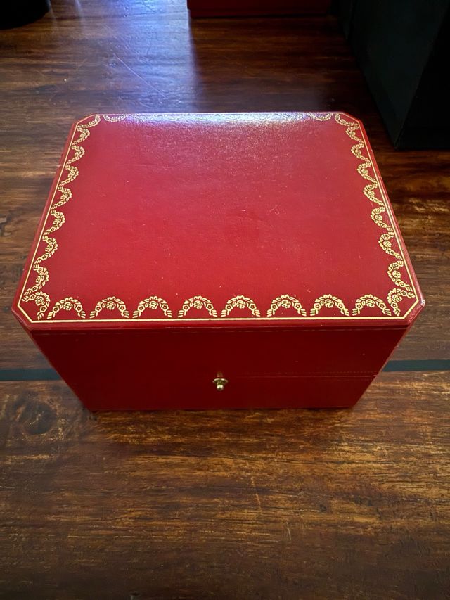 Caja original Cartier Tank roja