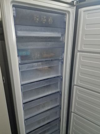 Lote Frigorífico Whirlpool + Congelador Beko