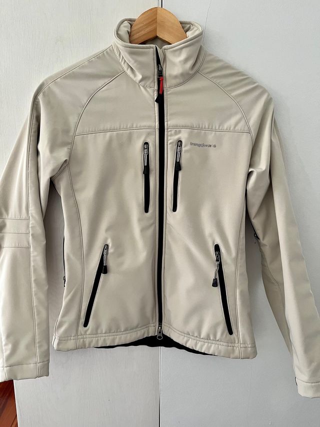 Chaqueta cortavientos Trangoworld beige