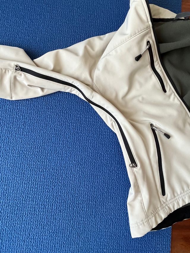 Chaqueta cortavientos Trangoworld beige