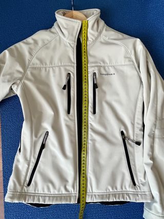 Chaqueta cortavientos Trangoworld beige