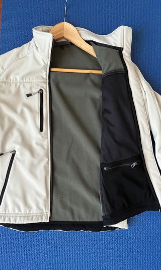 Chaqueta cortavientos Trangoworld beige