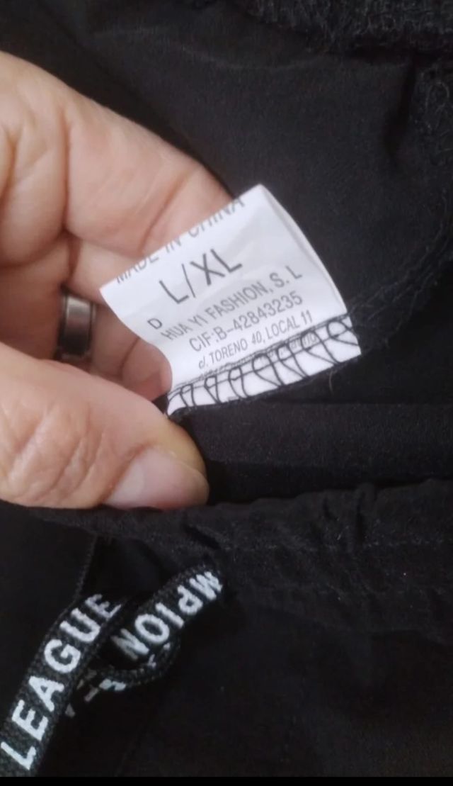 Pantalón negro mujer bolsillos, tiro alto.