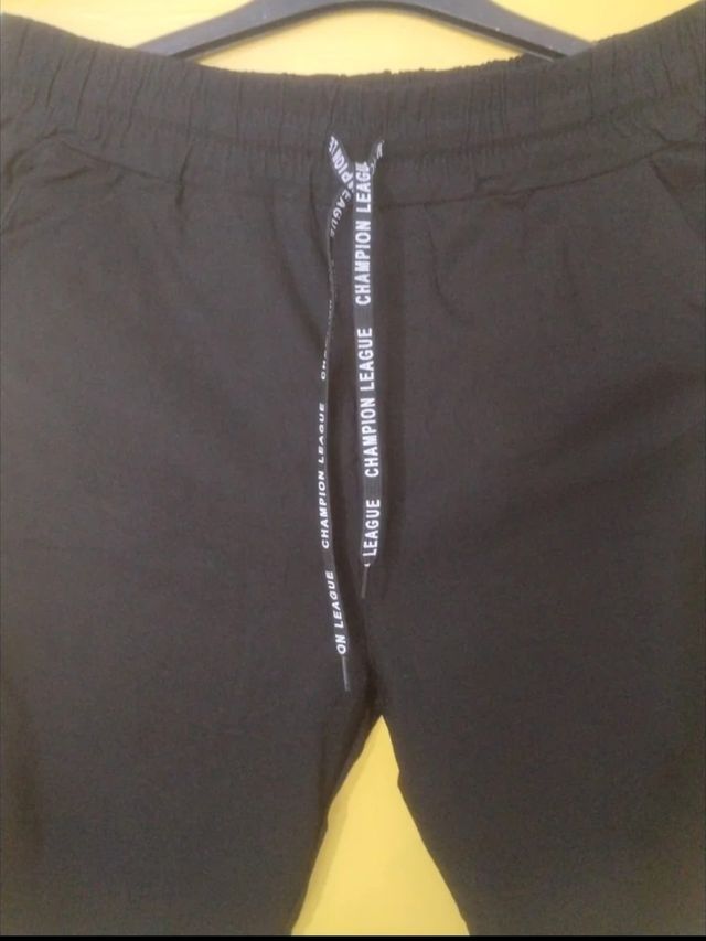 Pantalón negro mujer bolsillos, tiro alto.
