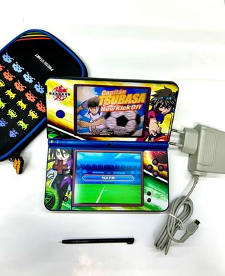 Nintendo DSi XL con giochi