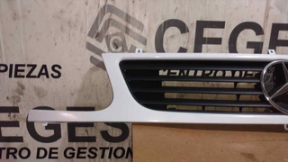 CALANDRA DELANTERA DE RADIADOR MERCEDES VITO COMB
