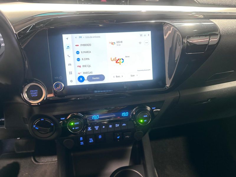 Toyota Hilux 2025, foto 21