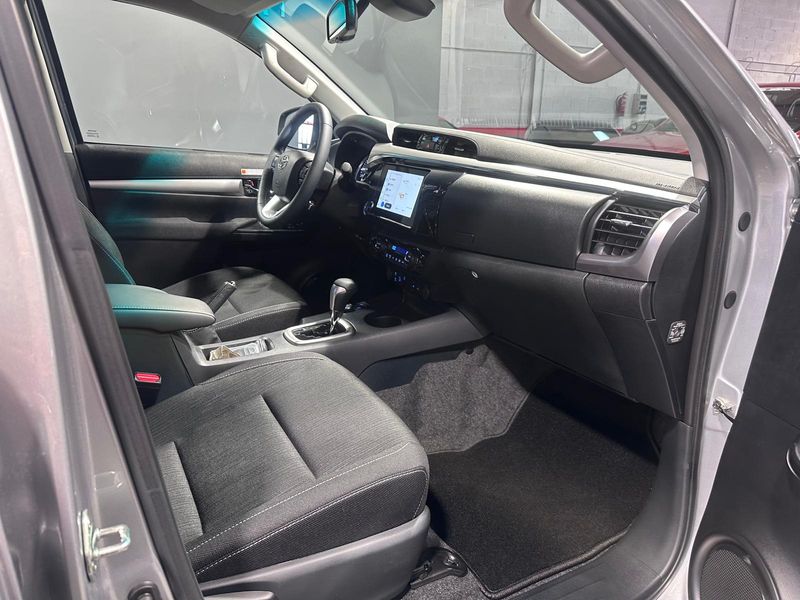 Toyota Hilux 2025, foto 28
