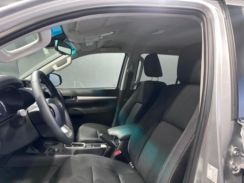 Toyota Hilux 2025, foto 26
