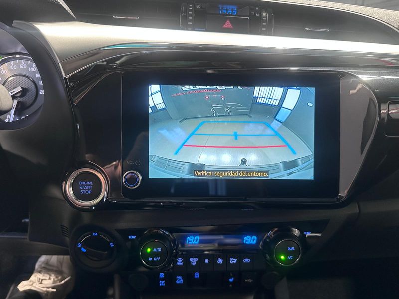 Toyota Hilux 2025, foto 29