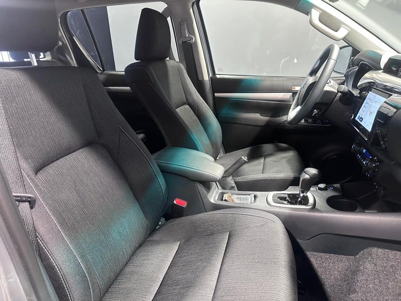 Toyota Hilux 2025, foto 30