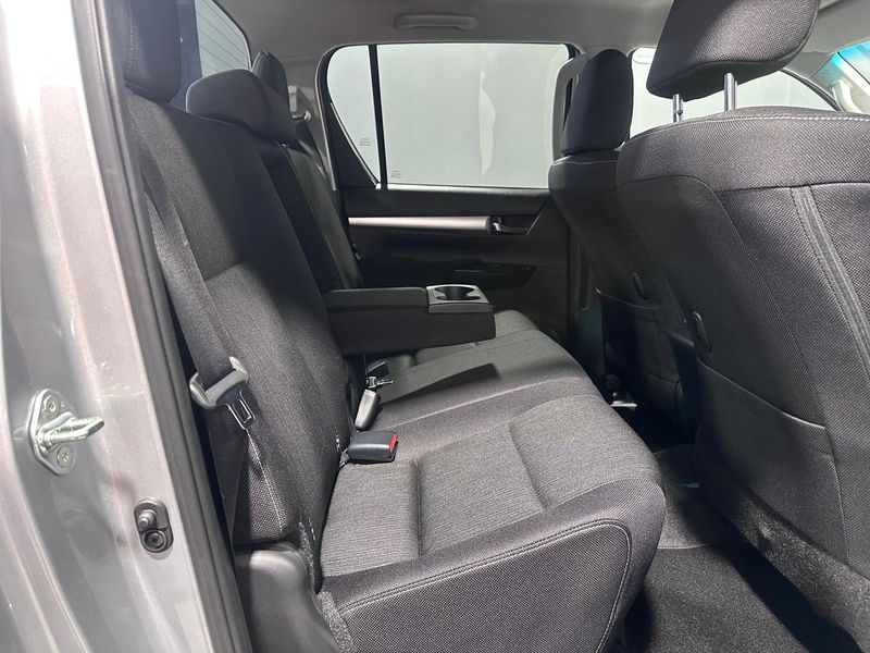 Toyota Hilux 2025, foto 33