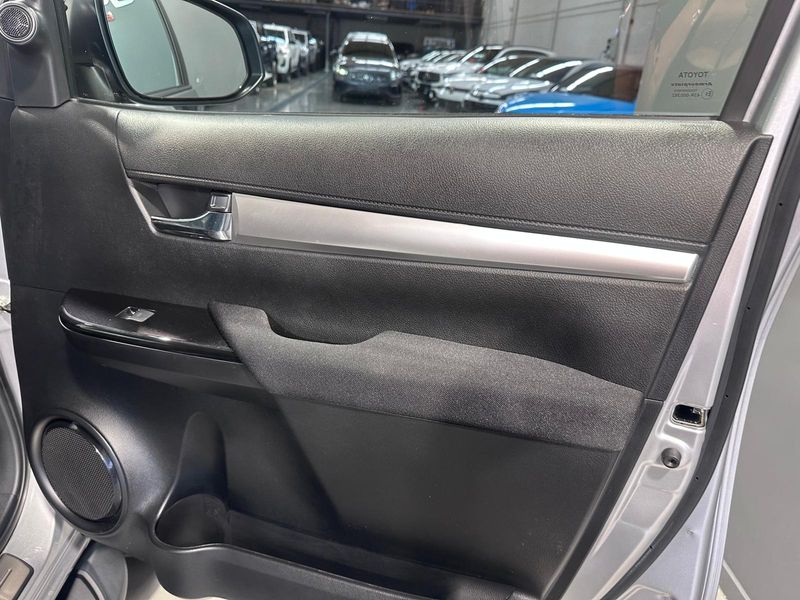 Toyota Hilux 2025, foto 35