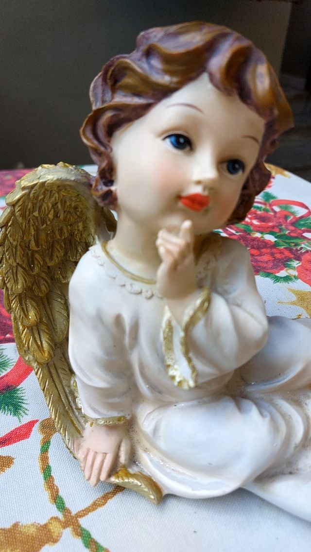 Angelo bambino in resina