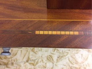 Máquina coser Alfa antigua con marquetería maderas