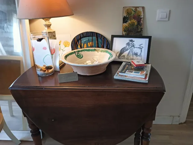 Mesa antigua de madera