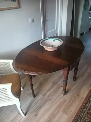 Mesa antigua de madera