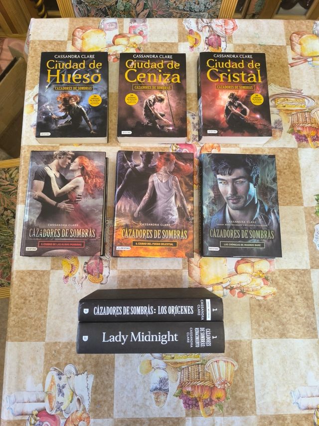 Lote completo 8 libros de Cazadores de sombras