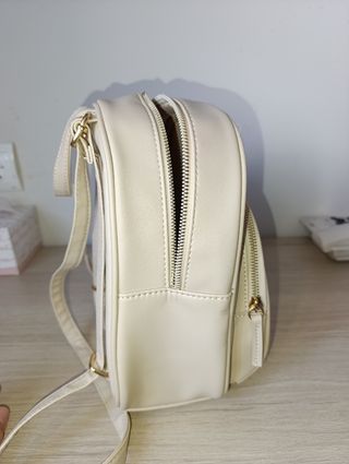 Mochila beige pequeña