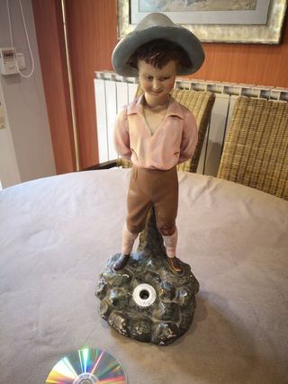 Figura antigua niño lampara
