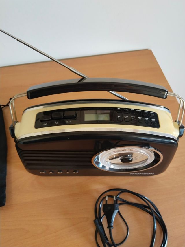 Radio vintage Thomson negra