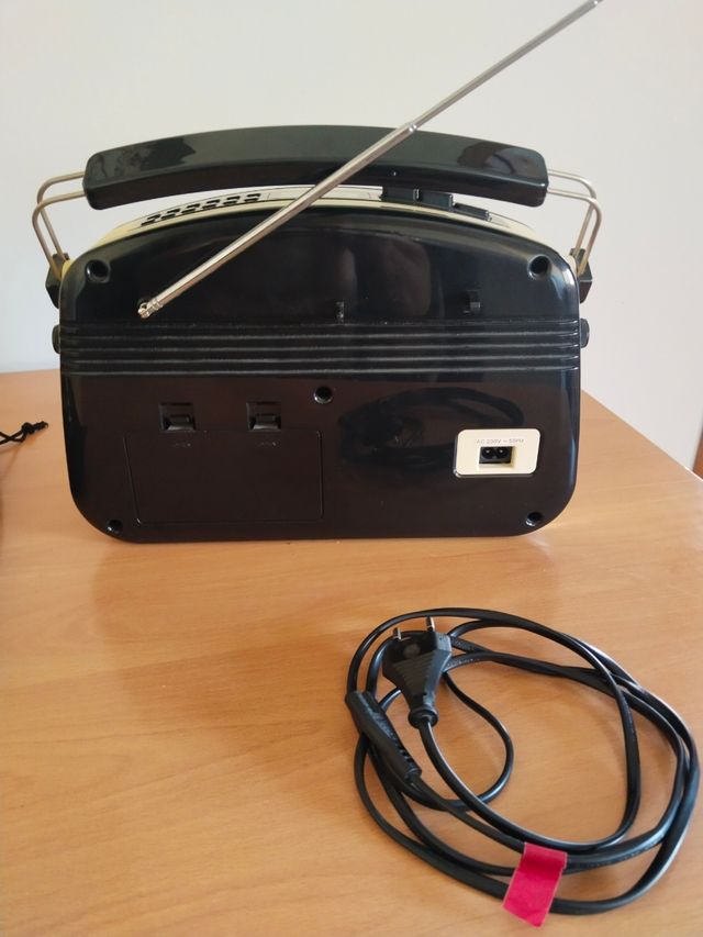 Radio vintage Thomson negra