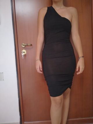 Vestito nero monospalla