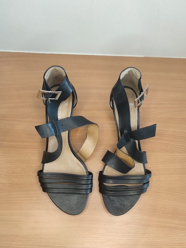 Zapatos de tacón negros – Talla 40, buen estado