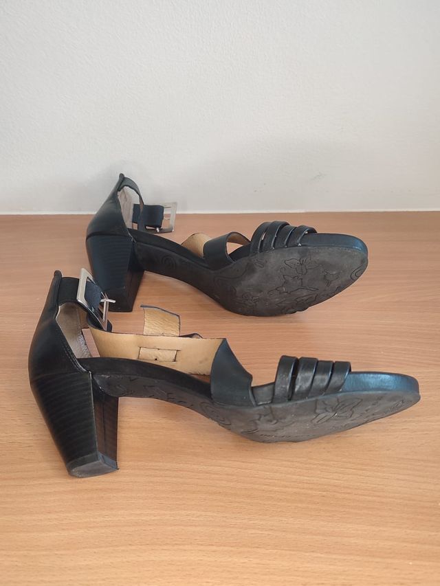 Zapatos de tacón negros – Talla 40, buen estado