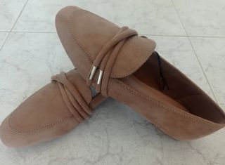 Zapatos planos beige nuevos