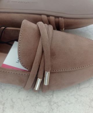 Zapatos planos beige nuevos