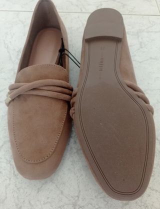 Zapatos planos beige nuevos