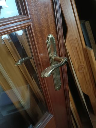 Puertas madera sapelly maciza