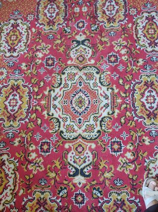 Alfombra vintage roja y amarilla