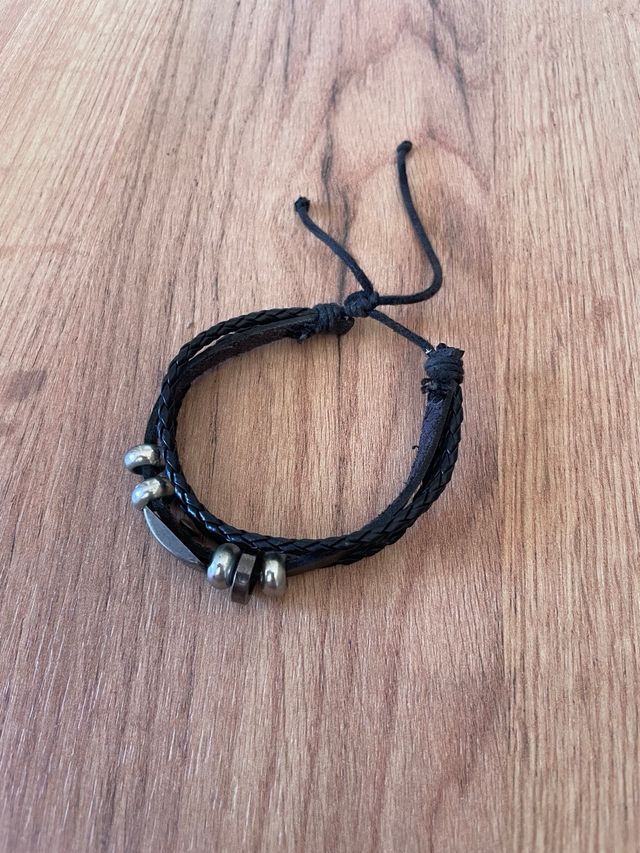 Pulsera negra trenzada