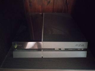 PS4 (PlayStation 4) negra