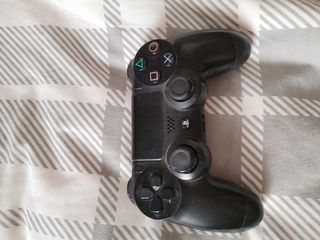 PS4 (PlayStation 4) negra