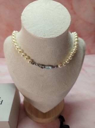 Collar Vivienne westwood con perlas 
