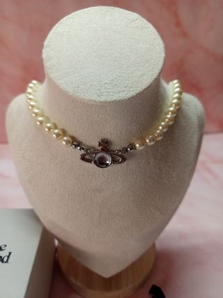 Collar Vivienne westwood con perlas 
